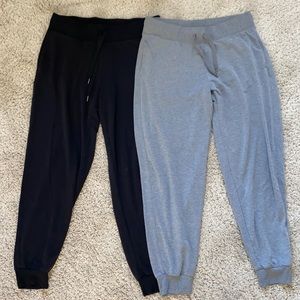 2 Pairs of Tuff Athletes Jogger in size L. 1 Black & 1 Grey